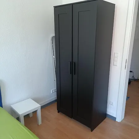 Eastside - In Geteilter Mit Gemeinschaftsbad Homestay szállás *
